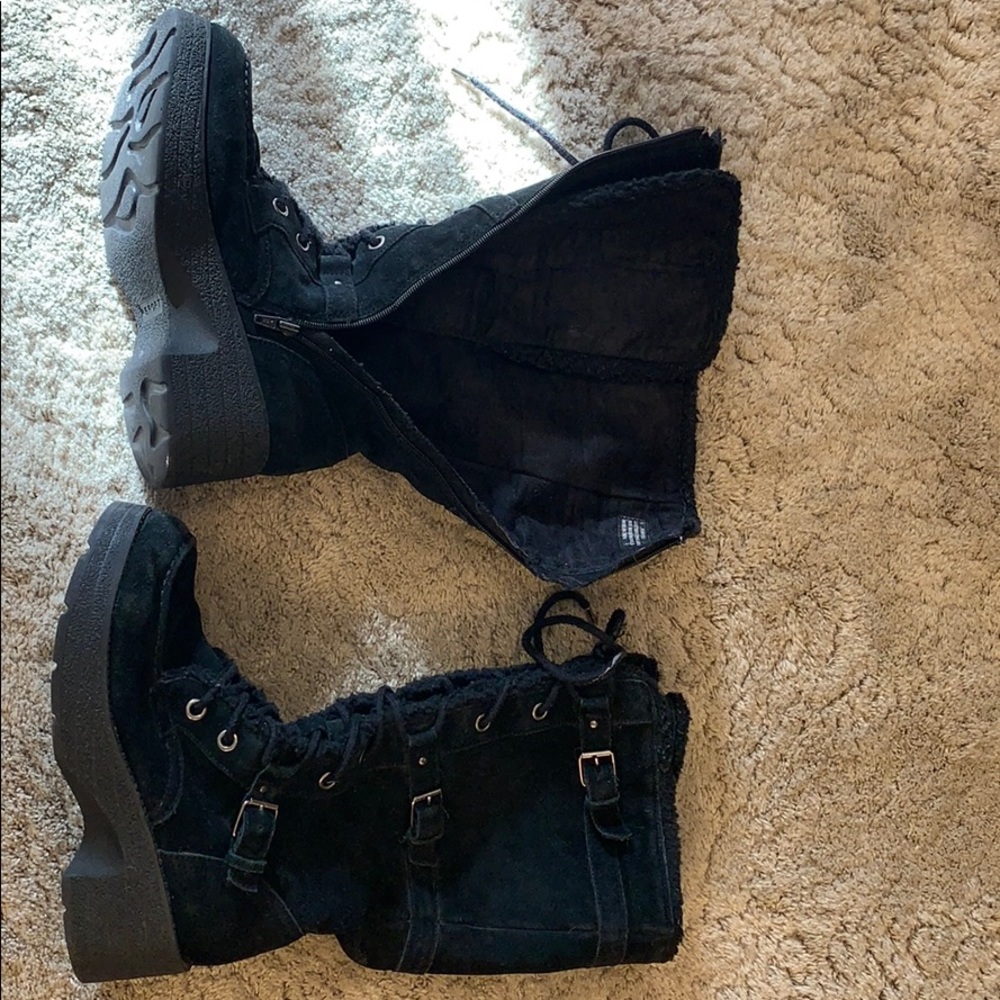 Report black boots size 8